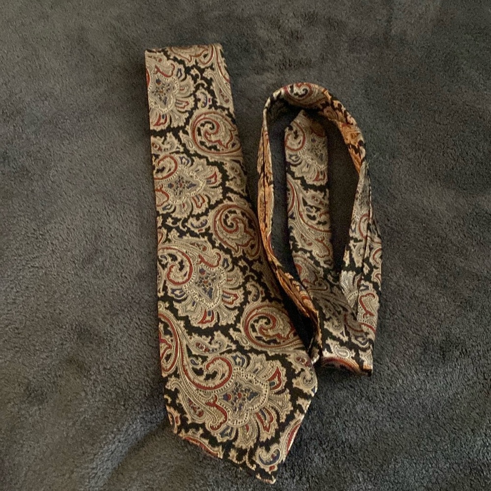 100% silk 
Pierre Cardin Tie